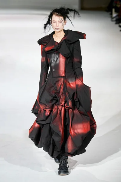 Look 16
